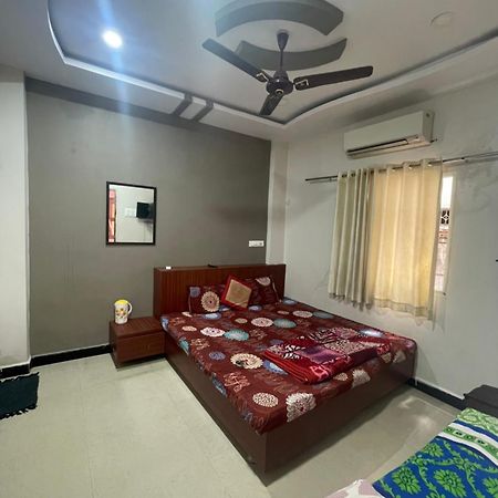 Satguru Guest House Ujaim Exterior foto