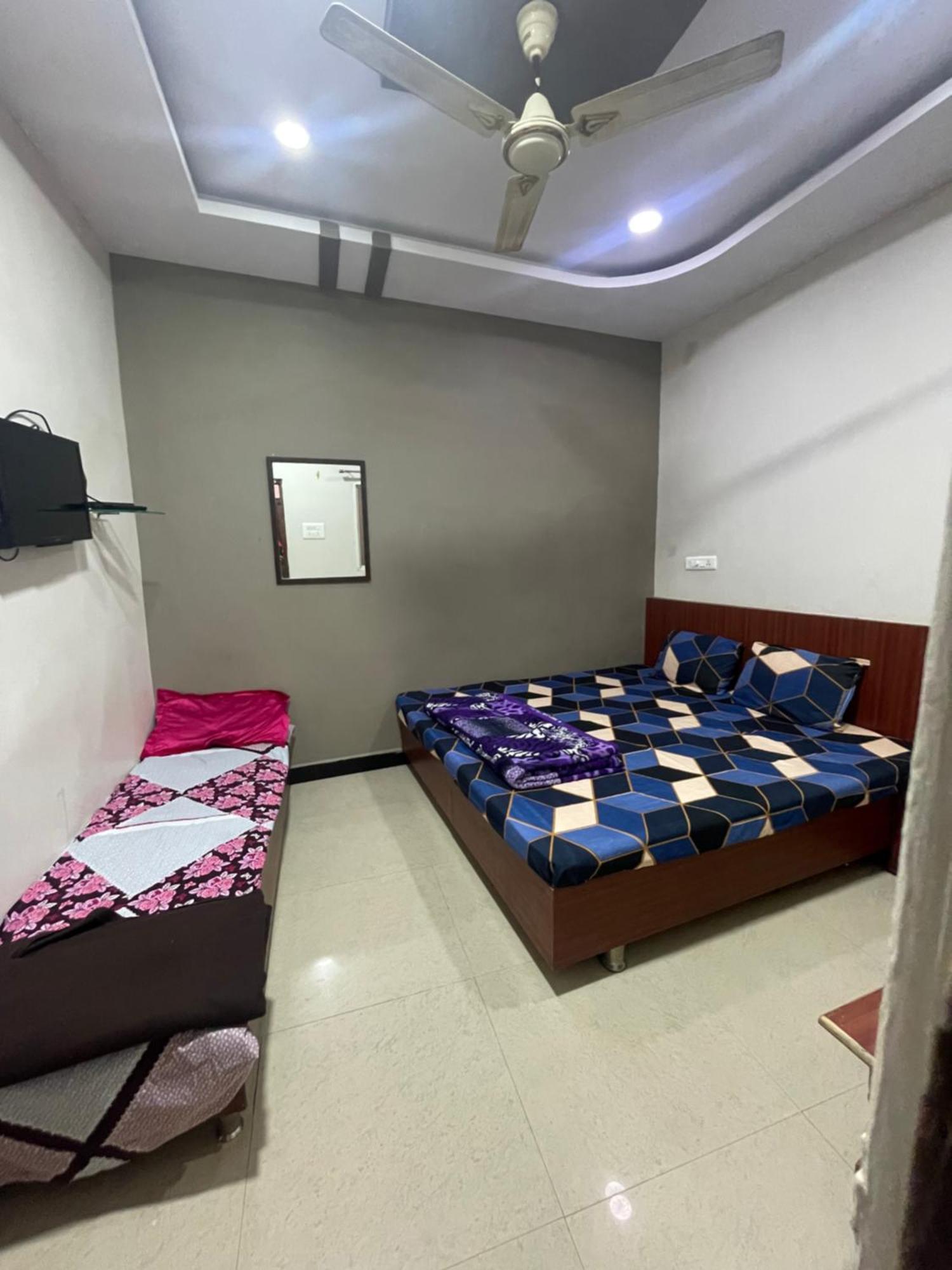 Satguru Guest House Ujaim Exterior foto