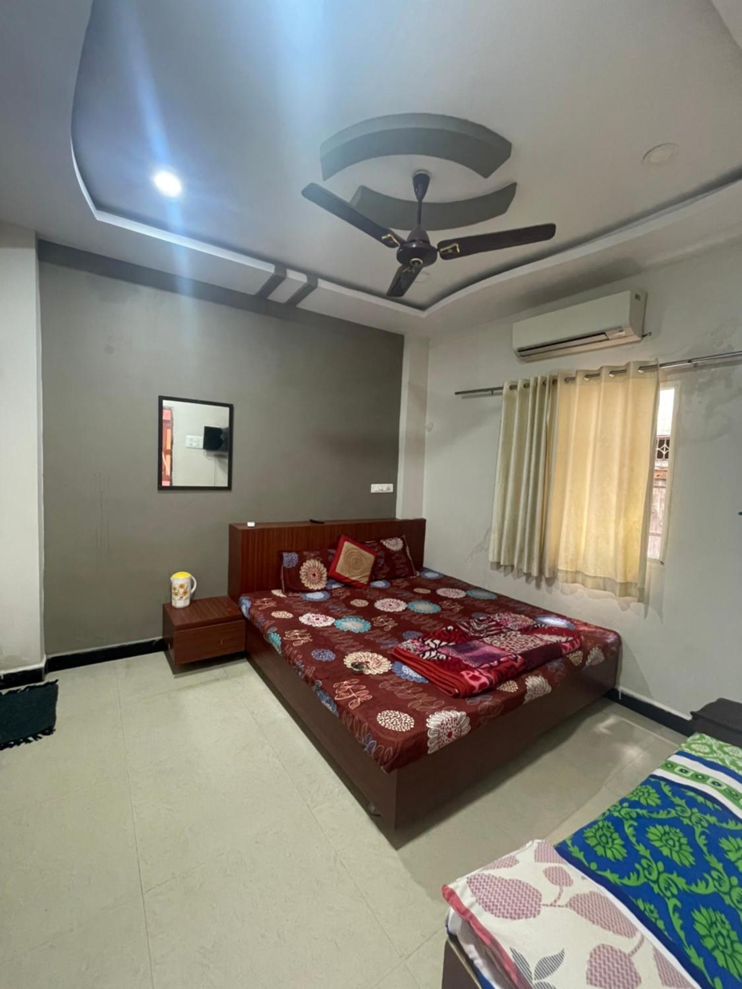 Satguru Guest House Ujaim Exterior foto